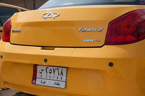 Irak, Hillah (Al Hilla). Fulwin 2, samochod osobowy produkowany na licencji seata, najczesciej spotykany na ulicach miasta.